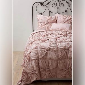 Anthropologie Rosette Jersey Queen Size Comforter Quilt Pink